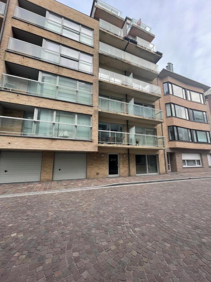 Penthousestudio Gaudi Met Zonneterras En Zicht Op Zee Lejlighed Nieuwpoort Eksteriør billede